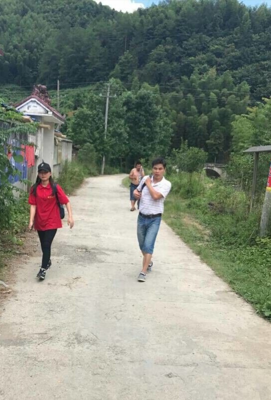 昌建强老师、许诗、罗瑶同学老师实践小组.jpg