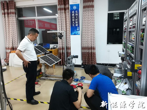 领导看望学生3.jpg